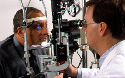 Optician’s eye test ‘could spot early dementia signs’
