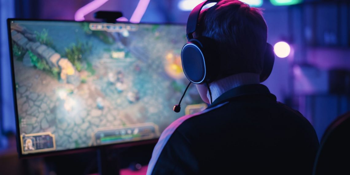 Video gamers may be risking irreversible hearing loss, tinnitus