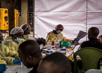 Ebola vaccine halves deaths even in people already infected – study